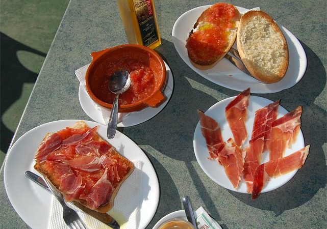 Desayuno_de_aceite_y_jamón_Estación_de_Luque