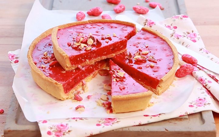 la-recette-de-la-tarte-aux-pralines-roses-en-video