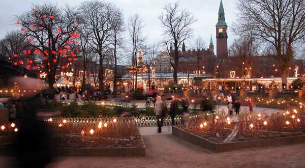 mercatino-di-natale-di-copenaghen-danimarca-author-chad-kainz-smaedli-licensed-under-creative-commons-attribution-600x330